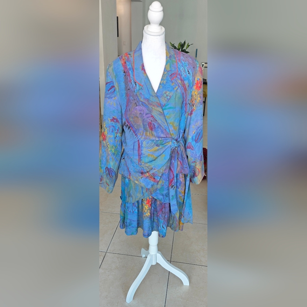 PLATINUM: Beautiful Silk Abstract Wrap Suit
